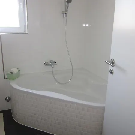 Matija Apartman *